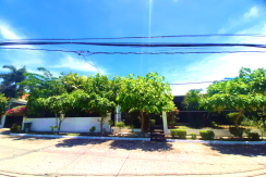 Well maintained 560 sqm Bungalow House in Tahanan Village Paranaq